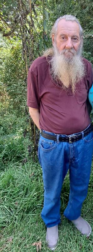 Photo of missing person Thomas Baker. Pictured with long gray hair and a long gray beard. 